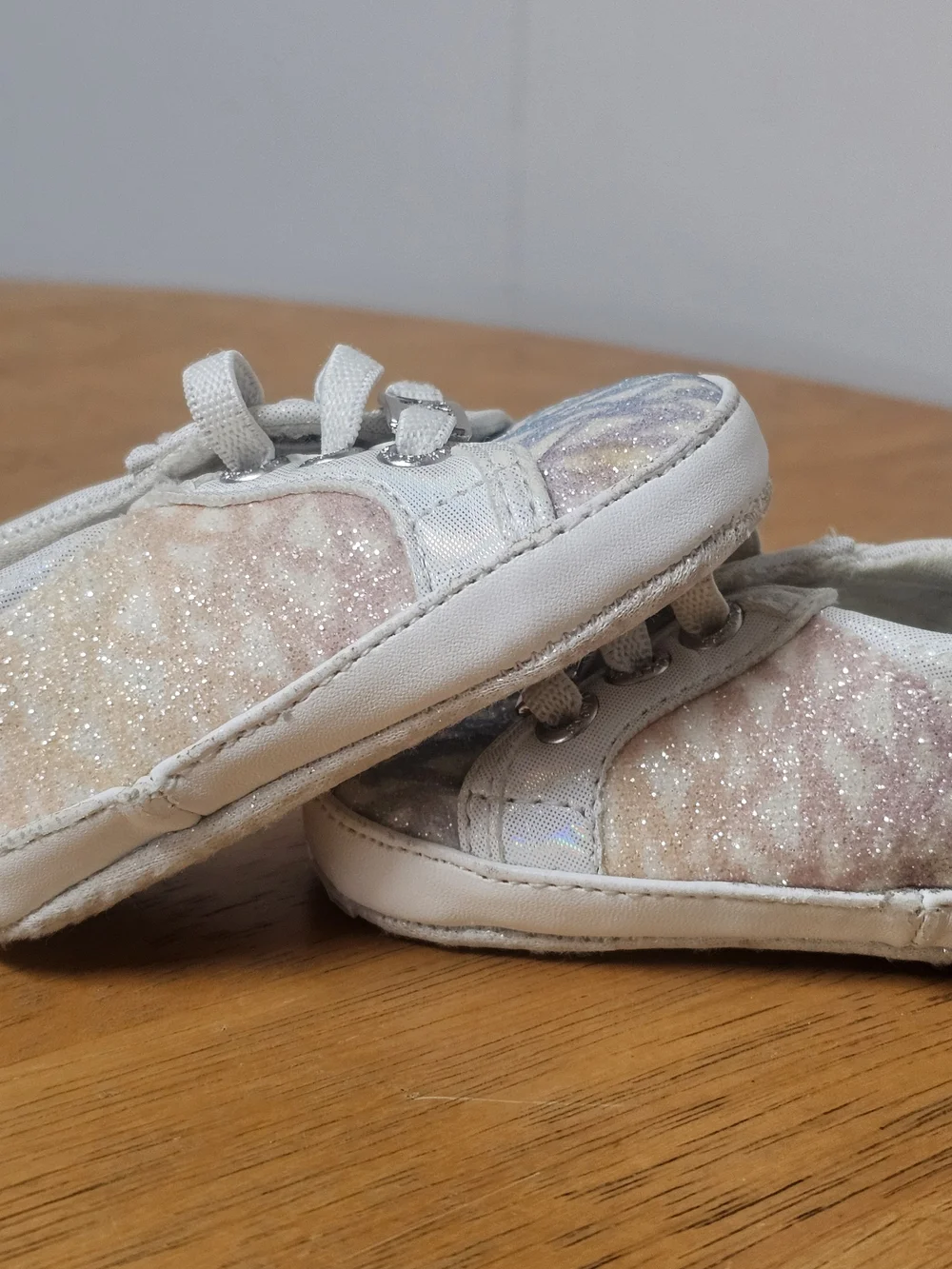 Michael Kors Baby Miracle Unicorn Size 1 Glitter Pastel MK Logo Rainbow Sneakers